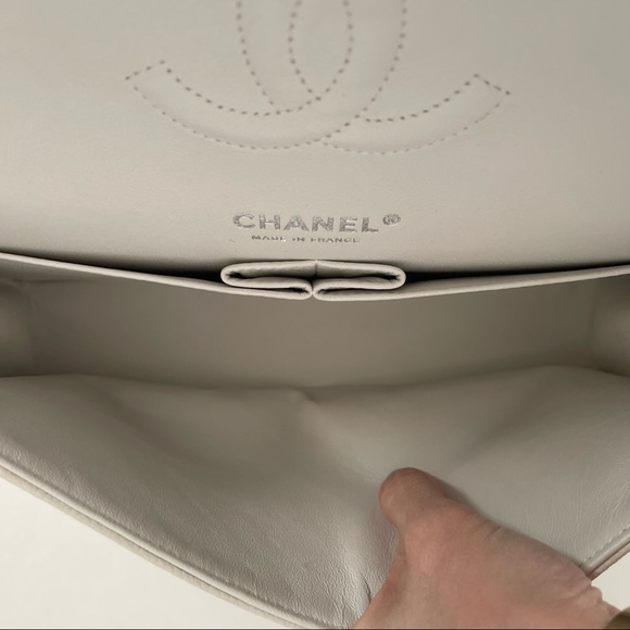 *SOLD* nfs Chanel classic flap in medium - Picture 16 of 17